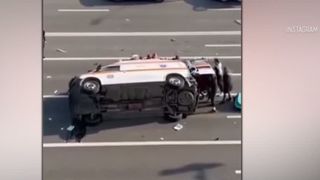 VIDEO Accident cu ambulanță &icirc;n misiune, soldat cu 3 răniți, &icirc;n Oradea