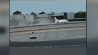 VIDEO Două avioane s-au ciocnit pe un aeroport din Arizona. O persoană a murit, iar patru sunt grav rănite