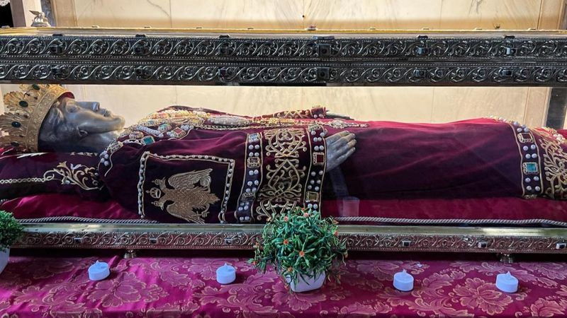 Moaștele Sfintei Împărătese Elena, mama Sfântului Împărat Constantin cel Mare