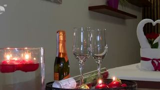 VIDEO „Am pregătit pachete de două nopți”. Dragoste de 4 și 5 stele, la malul mării