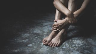 VIDEO Violată în mașină, de față cu „martori” nepăsători