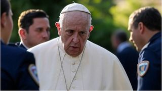 VIDEO Papa Francisc, internat în stare gravă