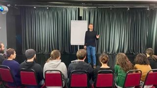 VIDEO &bdquo;&Icirc;mi oferă distracție&rdquo;. Descoperă lumea fascinantă a actoriei