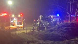 A pierit la doar 14 ani, după ce mașina în care se afla a intrat într-un cap de pod. Adolescentul a rămas prins între fiare după impact