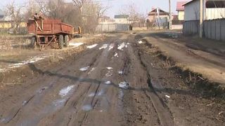 VIDEO &bdquo;Am spart baia de ulei&rdquo;. Primarul, gropile și... Putin