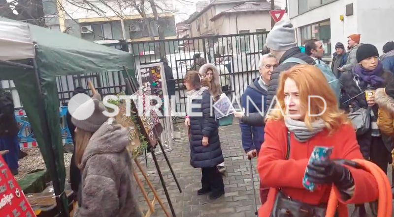 Călin Georgescu, surprins la cumpărături de mărțișoare. 