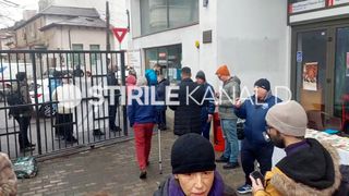 Călin Georgescu, surprins la cumpărături de mărțișoare. 