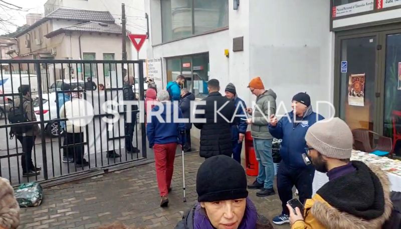 Călin Georgescu, surprins la cumpărături de mărțișoare. 