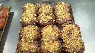 VIDEO „Îmbină aromele orientale cu cele românești”. Mucenicii, între tradiție și reinterpretare