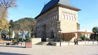 Biserica &bdquo;Sf&acirc;ntul Ioan Domnesc&rdquo; din Piatra Neamț