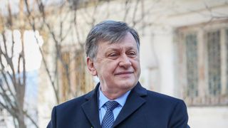 Crin Antonescu a demisionat din PNL. Duminică își depune candidatura la BEC: „Trebuie să apărăm ce avem mai de preț, s-o luăm de la capăt”