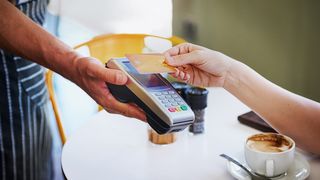 VIDEO Comercianții de pe litoral refuză plata cu cardul