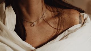 Bijuterii din argint: Tendințe actuale și cum să le porți cu stil