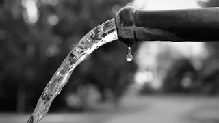 &bdquo;Izvorul tinereţii&rdquo; se află &icirc;n județul Neamț. Apa sa are proprietăţi care &icirc;mpiedică &icirc;mbătr&acirc;nirea tenului