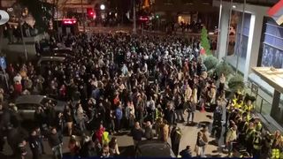 VIDEO Proteste &icirc;n Serbia: Studenții au atacat sediul televiziunii