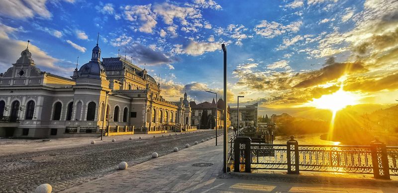 Stațiunea Vatra Dornei, este situată în nordul României, în județul Suceava