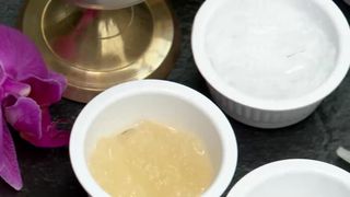 Petrecere &icirc;n piscină de 8 martie