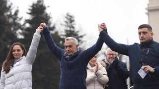 VIDEO UPDATE George Simion și-a depus candidatura la prezidențiale. Cine îl contestă: „De duminică până acum s-au strâns peste 600 000 de semnături”