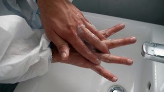 Apă contaminată la Spitalul de Pediatrie Ploieşti. Ce spune conducerea unității medicale: „Am interzis spălarea biberoanelor”