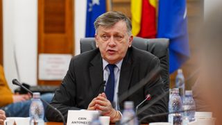 Cu cine se vede Crin Antonescu în turul 2, în cazul în care o să ajungă acolo. De cine se teme mai tare: George Simion sau Nicuşor Dan