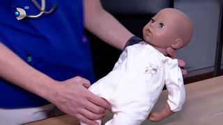 VIDEO „Tânăra mamă trebuie să știe”. Cursuri pentru viitorii părinți