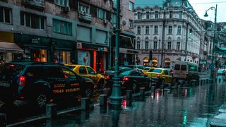 Trei zile de ploi torențiale &icirc;n toată țara. Cod galben de averse &icirc;n 5 județe