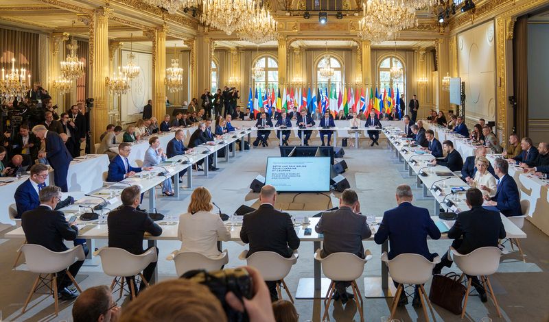 Prima ședință CSAT din mandatul președintelui interimar Ilie Bolojan.