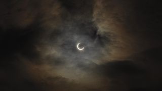 La ce oră &icirc;ncepe eclipsa de soare din 29 martie 2025? Va putea fi văzută &icirc;n județele: Arad, Bihor, Sălaj, Satu Mare, Maramureș și Cluj