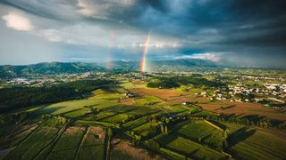 Vremea de 1 aprilie. "Ziua Păcălelilor" aduce temperaturi calde și precipitații