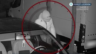 VIDEO „Le-a luat pe toate la rând”. Cartier de vile, terorizat de un hoț