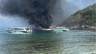 VIDEO A explodat barca plină cu turiști