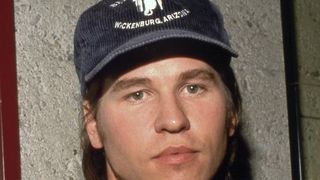 VIDEO Val Kilmer a murit. Actorul din Top Gun și Batman Forever avea 65 de ani și s-a luptat cu o boală gravă