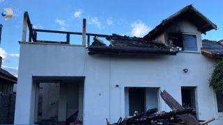 Casa distrus&icirc; de flăcări