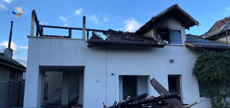 Casa distrusî de flăcări