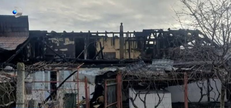 Casa distrusî de flăcări