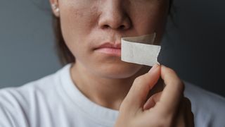 VIDEO Somnul cu gura lipită, un trend periculos