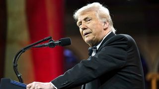 VIDEO "Mă sună să mă pupe în f***" Donald Trump, delir de grandoare în plin uragan economic