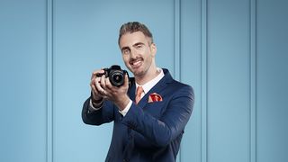 VIDEO &bdquo;Este un puști c&acirc;t se poate de normal&rdquo;. Copilăria lui Ernest, lecție pentru fiul său