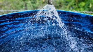 Ce nu trebuie să faci dacă stai la casă. Amenzile sunt uriașe și poți ajunge la închisoare