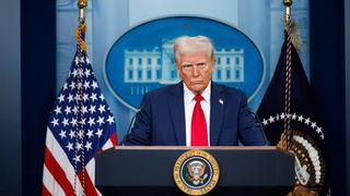 Donald Trump și manipularea prin cuvinte: Cum insultele devin mai importante decât faptele. Valentina Pufulescu, trainer în comunicare și dicție: „Adoptă stilul de comunicare-teroare”