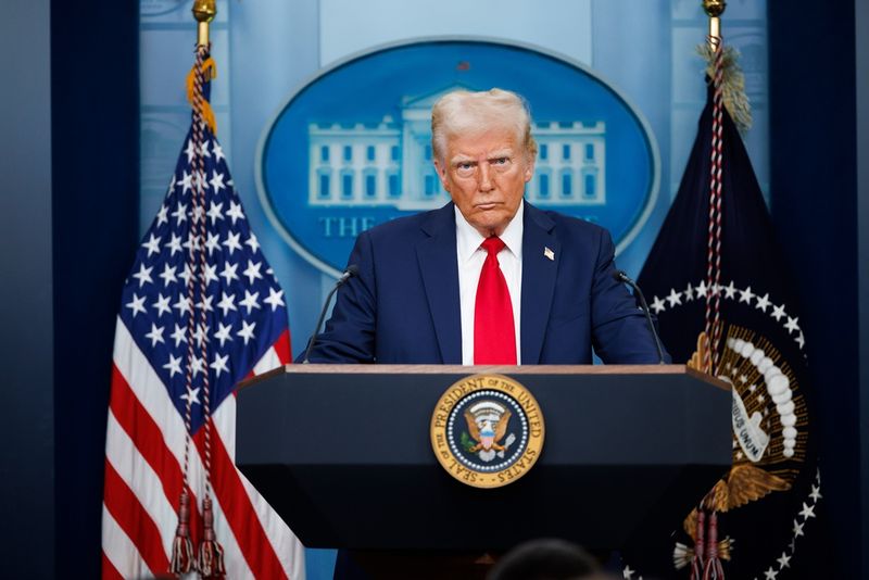 Donald Trump și manipularea prin cuvinte: Cum insultele devin mai importante decât faptele. Valentina Pufulescu, trainer în comunicare și dicție: „Adoptă stilul de comunicare-teroare”