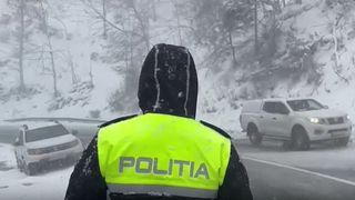 VIDEO Rom&acirc;nia, &icirc;ntre ninsori, viscol și v&acirc;nt puternic. Meteorologii au extins avertizările de vreme rea