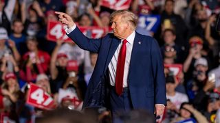 Ce l-a împins, de fapt, pe Donald Trump să facă piruetă cu taxele vamale și să le amâne 90 de zile. Cristian Pîrvulescu, profesor și analist politic: „Se lovește de prima opoziție serioasă din interiorul Partidului Republican”