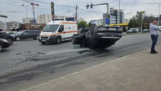 Accident grav &icirc;n Capitală, pe Bulevardul Iuliu Maniu. Trafic blocat