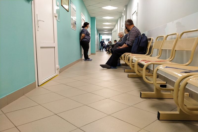 Moartea subită a celor doi medici rezidenți din Iași stârnește revoltă în rândul cadrelor medicale. Tudor Ciuhodaru, strigăt disperat despre condițiie de muncă: "Rezidenții sunt negri pe plantație"