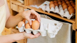 VIDEO Masa s-a terminat, cumpărăturile revin