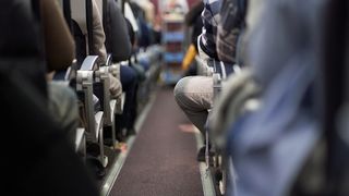 VIDEO &bdquo;Depinde c&acirc;t costă&rdquo;. Oamenii nu plătesc pentru confort &icirc;n avion