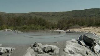 VIDEO „E foarte fain”. Fascinați de Vulcanii Noroioși românești