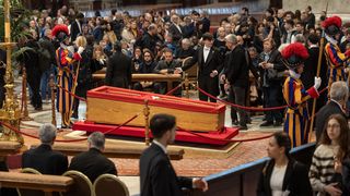 &Icirc;nmorm&acirc;ntarea Papei Francisc are loc s&acirc;mbătă, 26 aprilie 2025