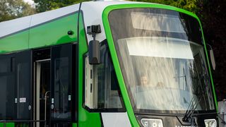 Două tramvaie s-au ciocnit frontal în București. Două persoane, rănite